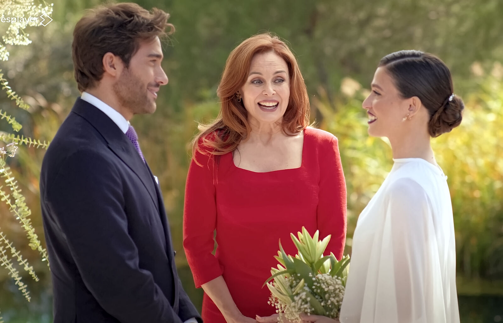 Mariví oficia la boda de César y Amanda, en el capítulo 56 de La Encrucijada