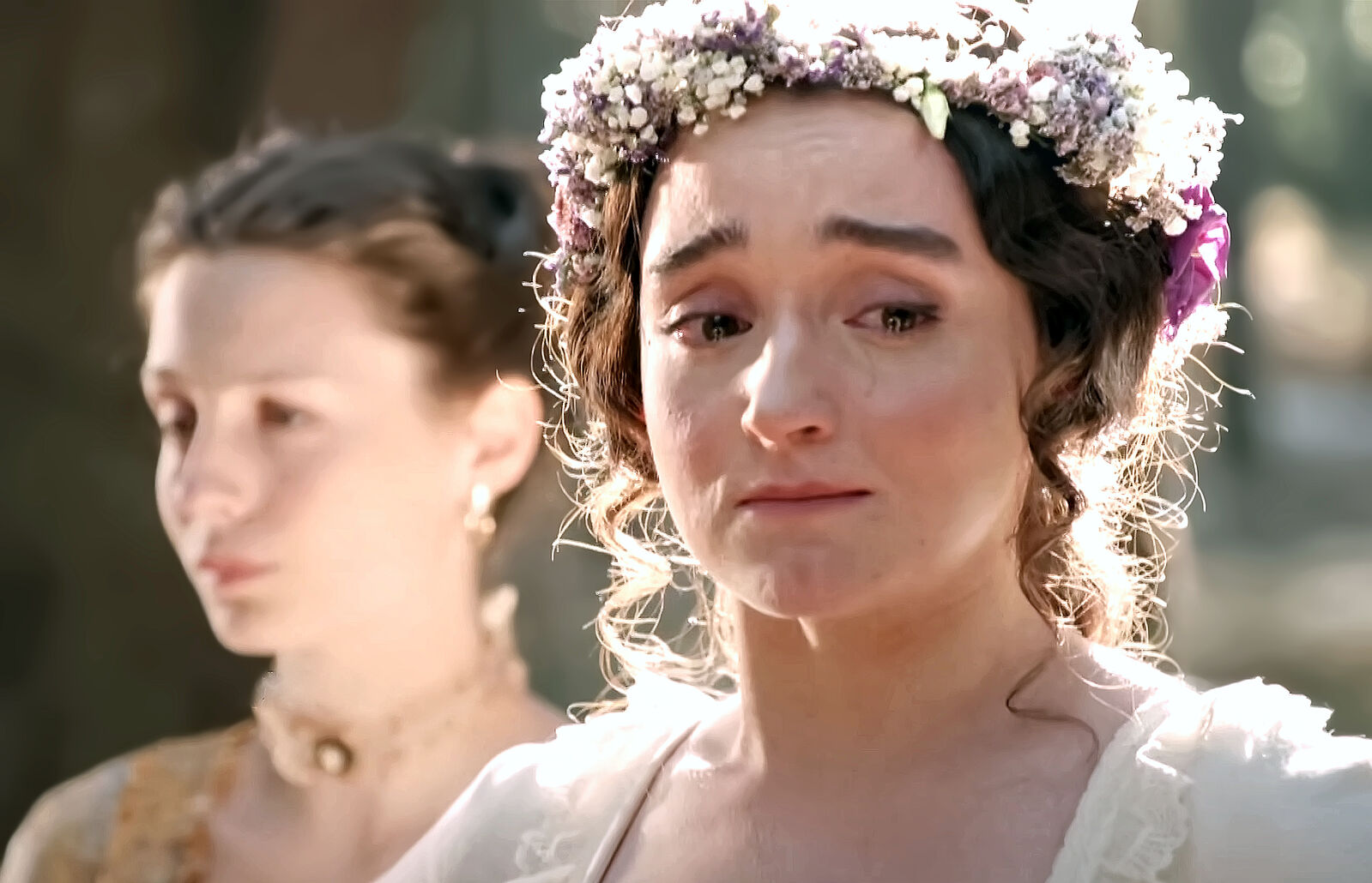 Matilde llora en presencia de Bárbara al saber que Victoria ha prohibido su boda con Atanasio en el capítulo 324 de Valle Salvaje