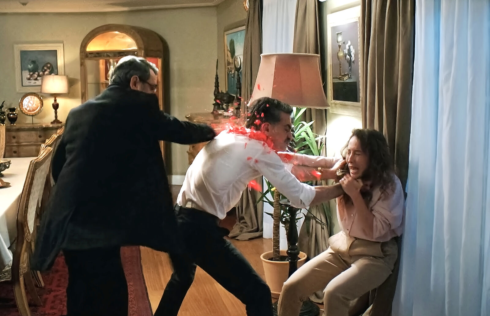 Tayyar ataca a Kazim para salvar a Esme, en el capítulo 69 de Una nueva vida