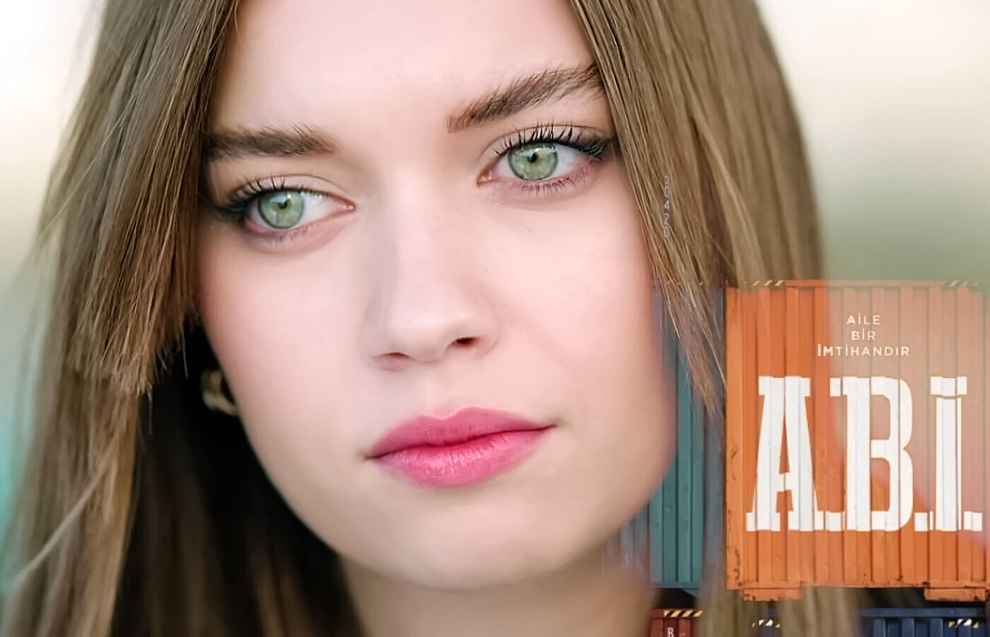 La actriz Afra Saraçoğlu protagoniza A.B.I., la nueva serie del canal turco ATV