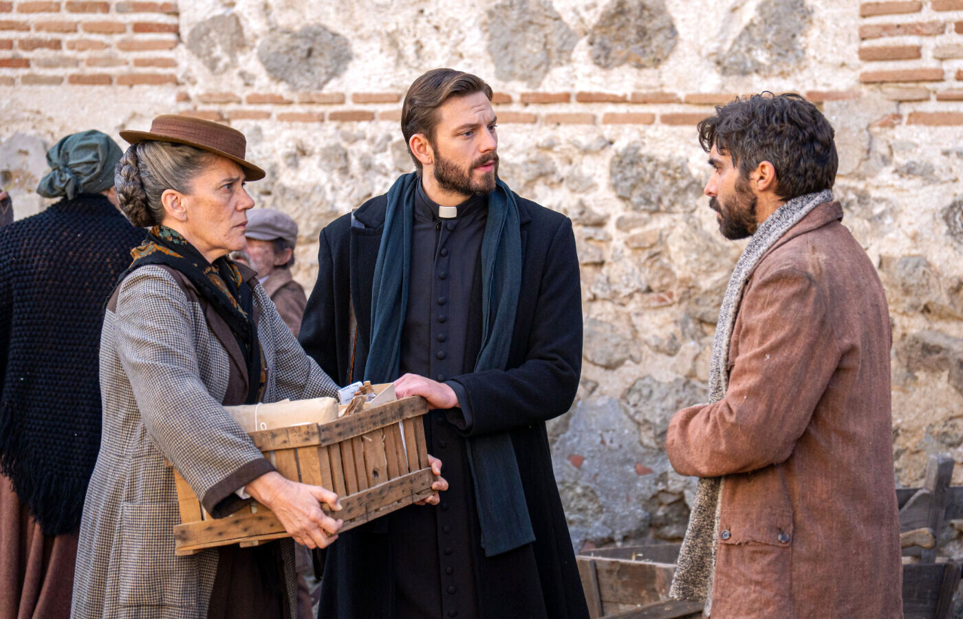 Petra conoce a Prudencio, alma en pena del refugio de Samuel en La Promesa