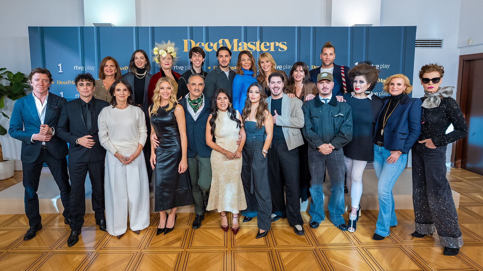 Foto de familia en la presentación de Decomasters