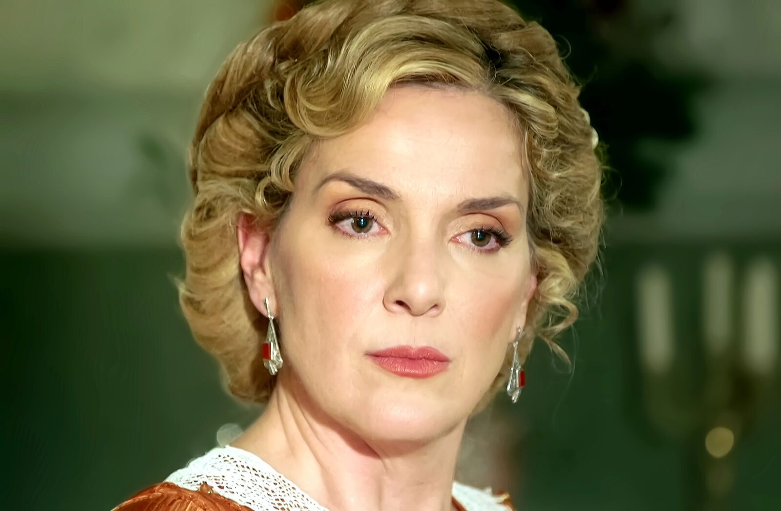 Eva Martín como Cruz, la marquesa de La Promesa