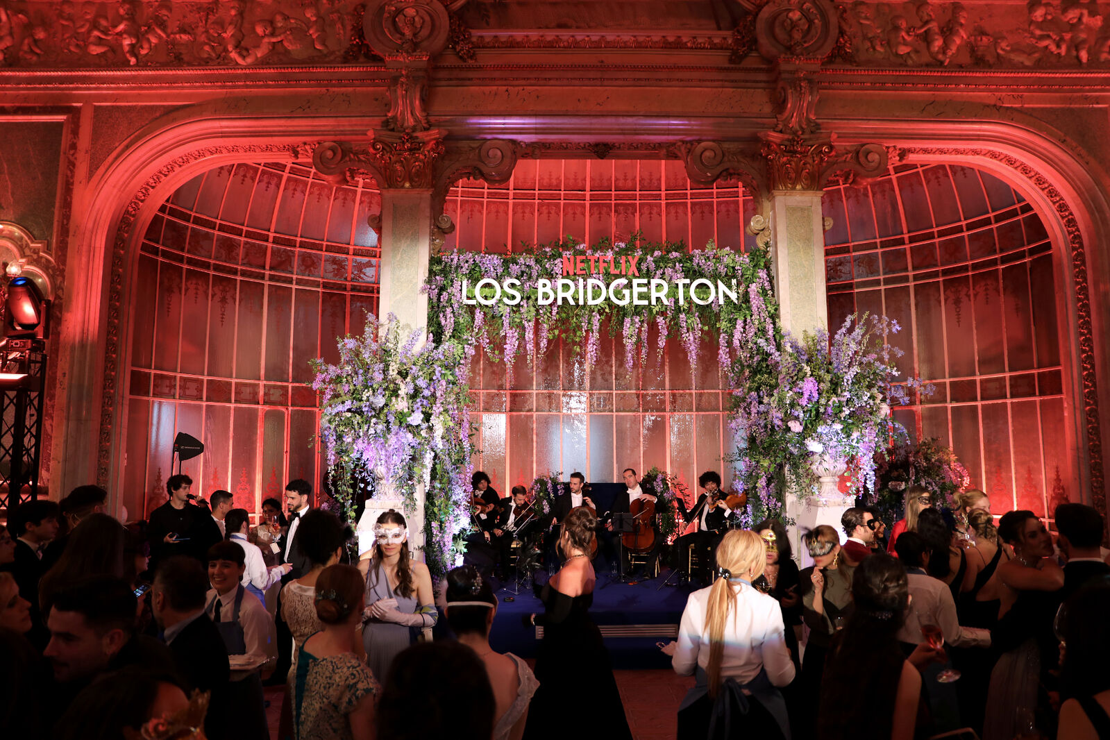Un gran baile de máscaras para celebrar la cuarta temporada de Los Bridgerton en Madrid