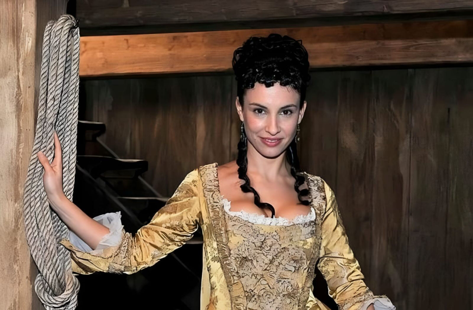 Xenia Tostado como Victoria Falcón en Piratas