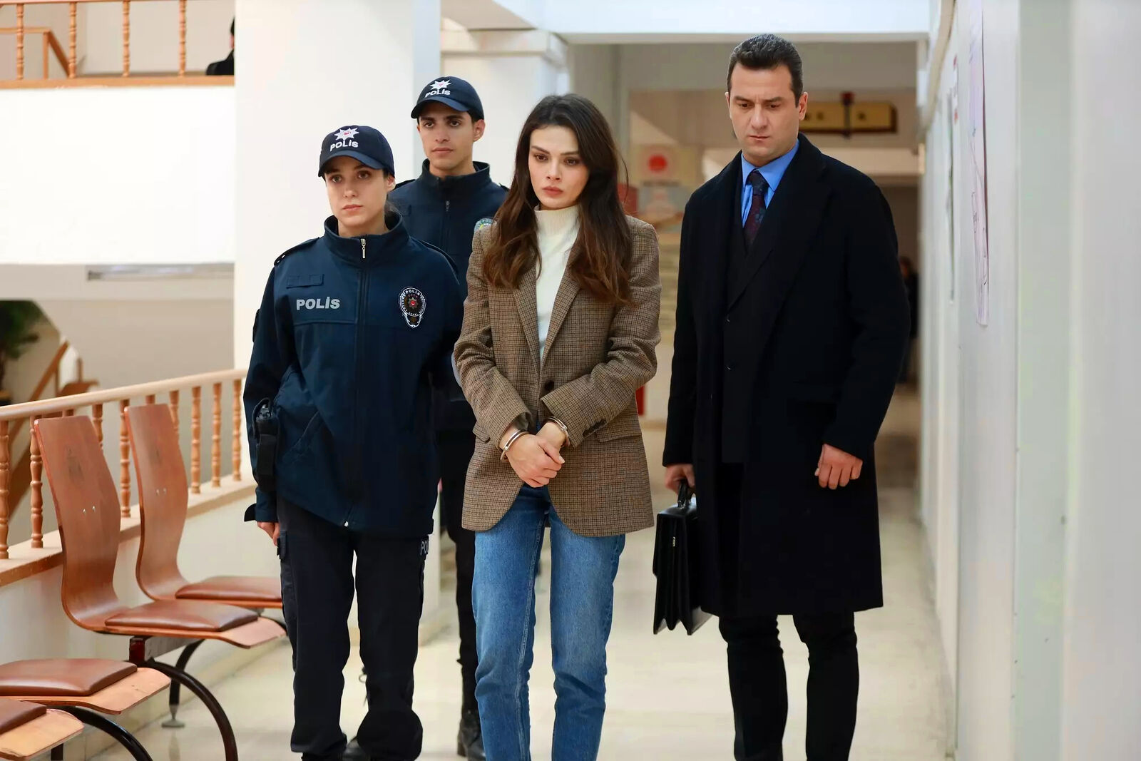 Alya será juzgada por el disparo a Cihan en En tierra lejana