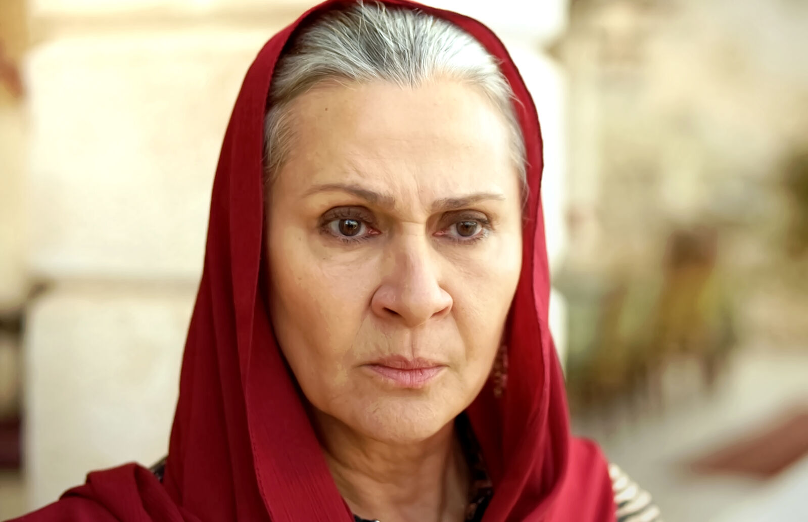 Sadakat es la gran rival de Alya en En tierra lejana