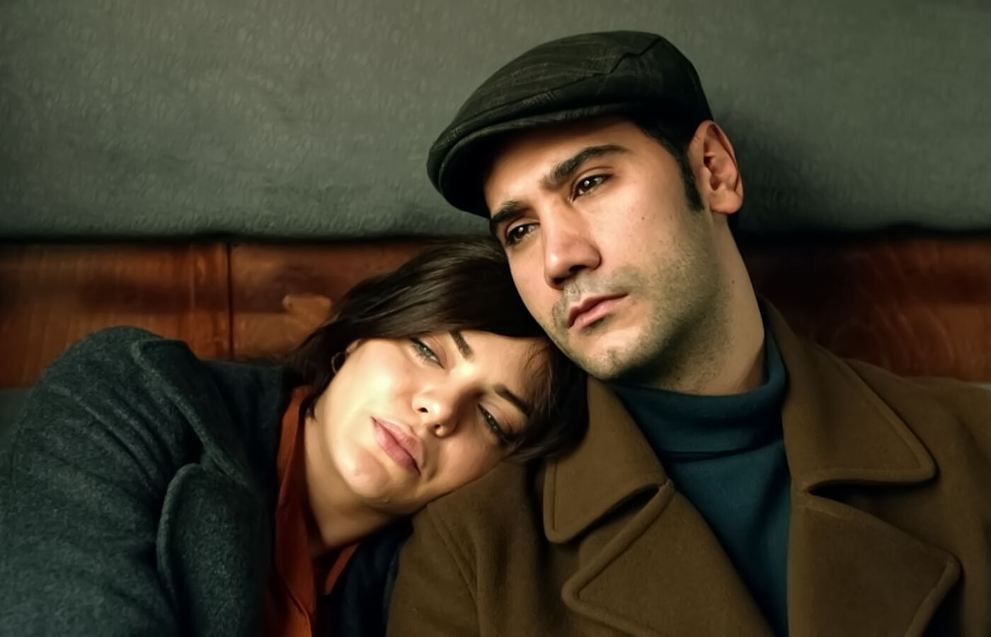 Züleyha y Yilmaz se escapan de Estambul para salvar su amor y sus vidas en Tierra amarga