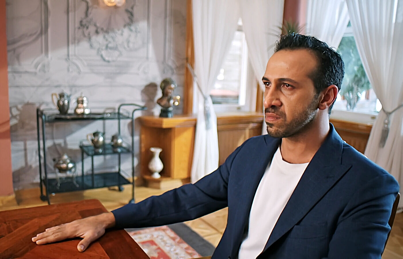 Abidin se presenta en la mansión con cara de pocos amigos en el capítulo 78 de Una nueva vida