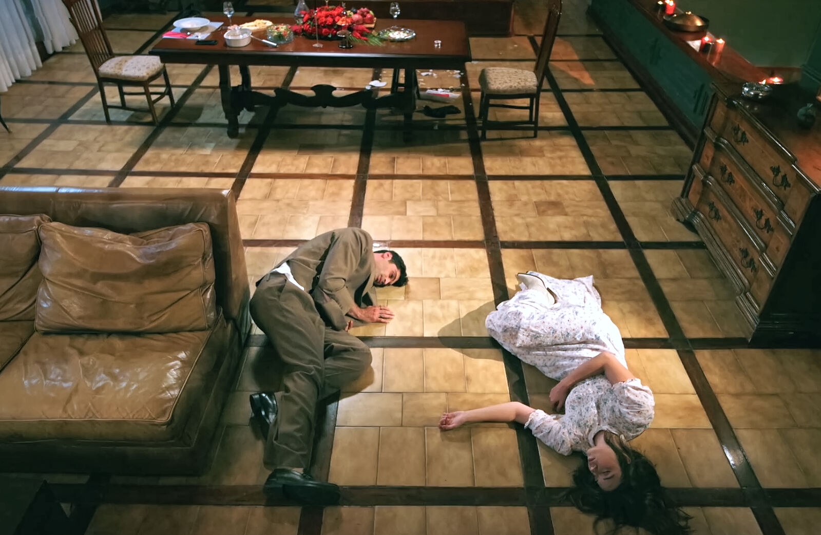 Sinan y Seyran yacen víctimas de la cena envenenada en el capítulo 79 de Una nueva vida