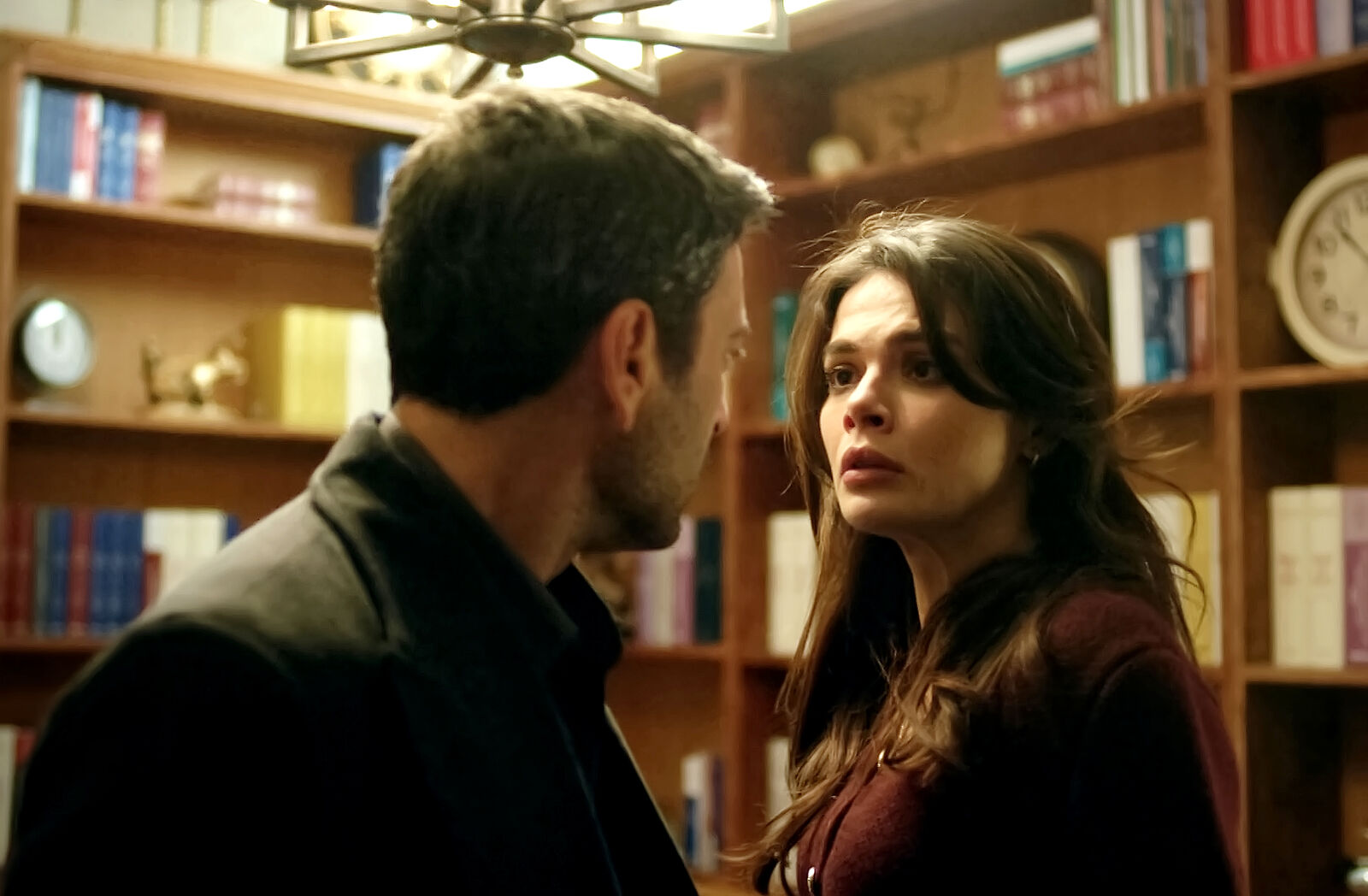 La guerra estalla entre Cihan y Alya en el capítulo 7 de En tierra lejana