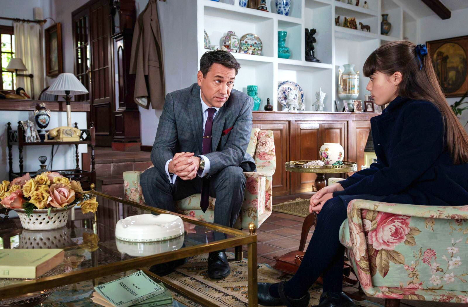 Gabriel manipula a Julia en Sueños de libertad