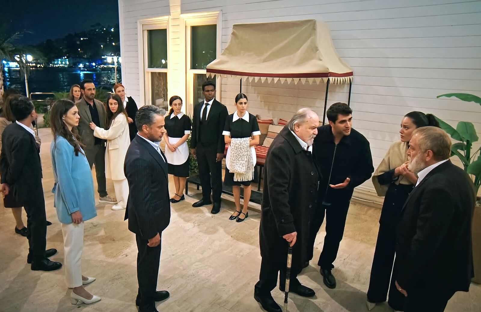 Ferit y Hattuç ayudan a Halis a recomponerse tras enfrentar a Abidin e Ilyaz en el capítulo 81 de Una nueva vida
