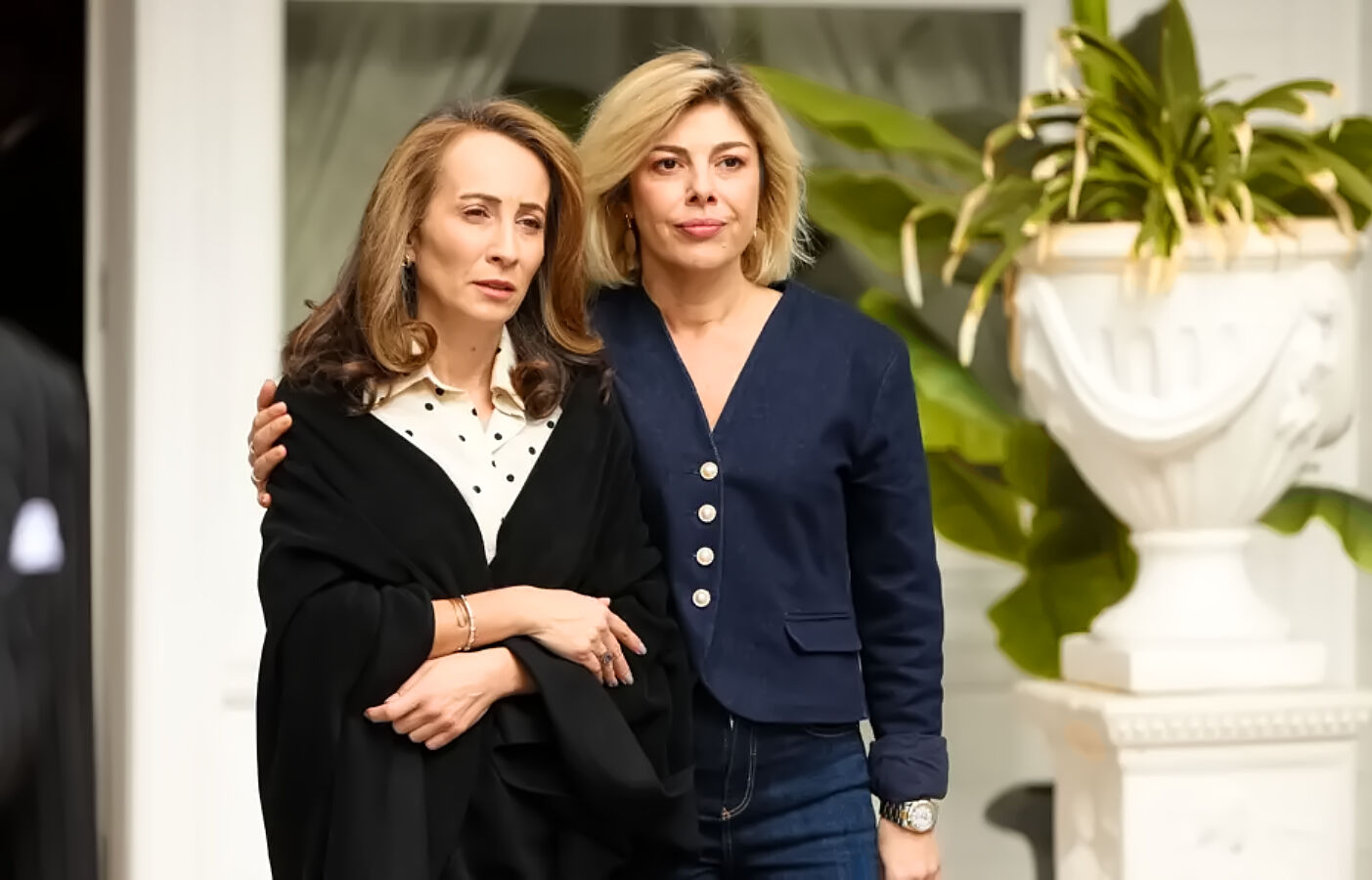 Esme amenaza a Kazim con no casarse si no apoya su idea de marchar a Antep en el capítulo 82 de Una nueva vida
