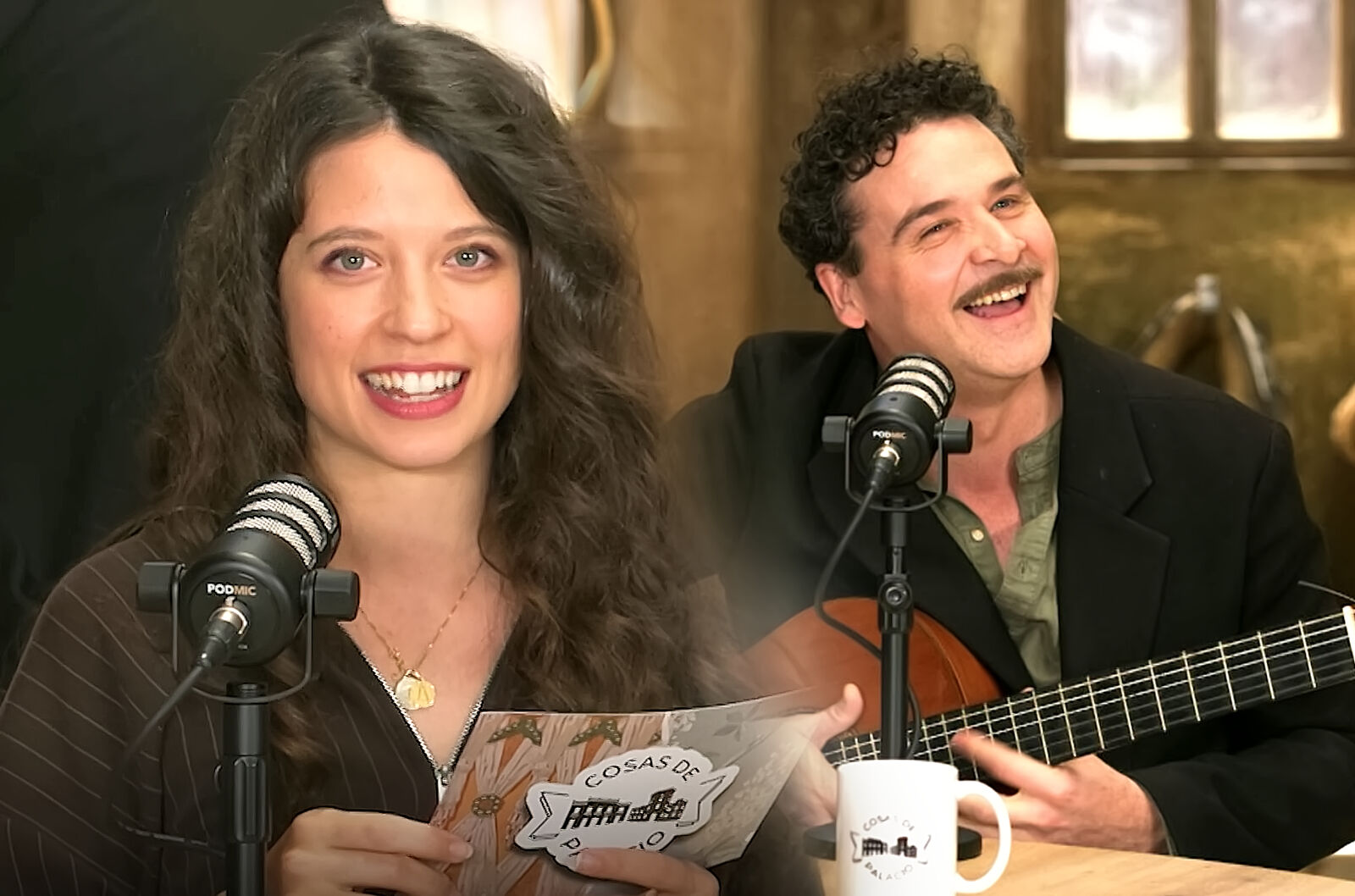 Amparo Piñero y Carlos de Austria cantan la sintonía de Valle Salvaje en Cosas de palacio