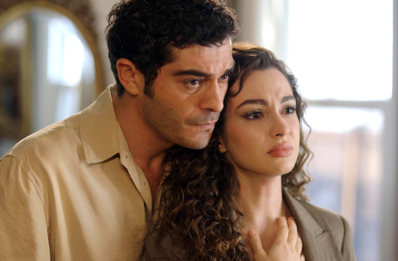 Burak Deniz y Su Burcu Yazgı Coşkun protagonizan Cuento de una noche