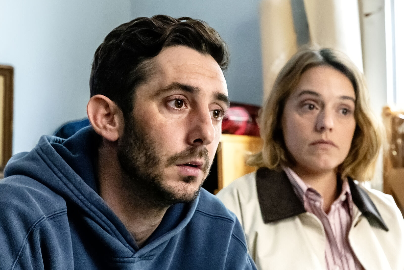 Enric Auquer protagoniza Ravalear, el thriller de HBO Max rodado con los vecinos reales del Raval