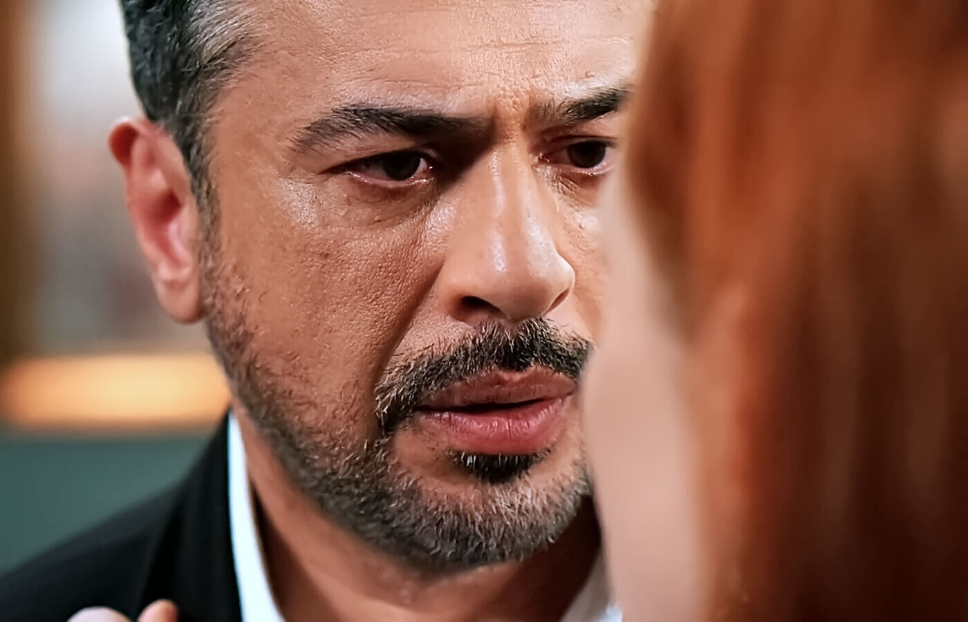 Orhan, a punto de besar a Ifakat, en el capítulo 90 de Una nueva vida