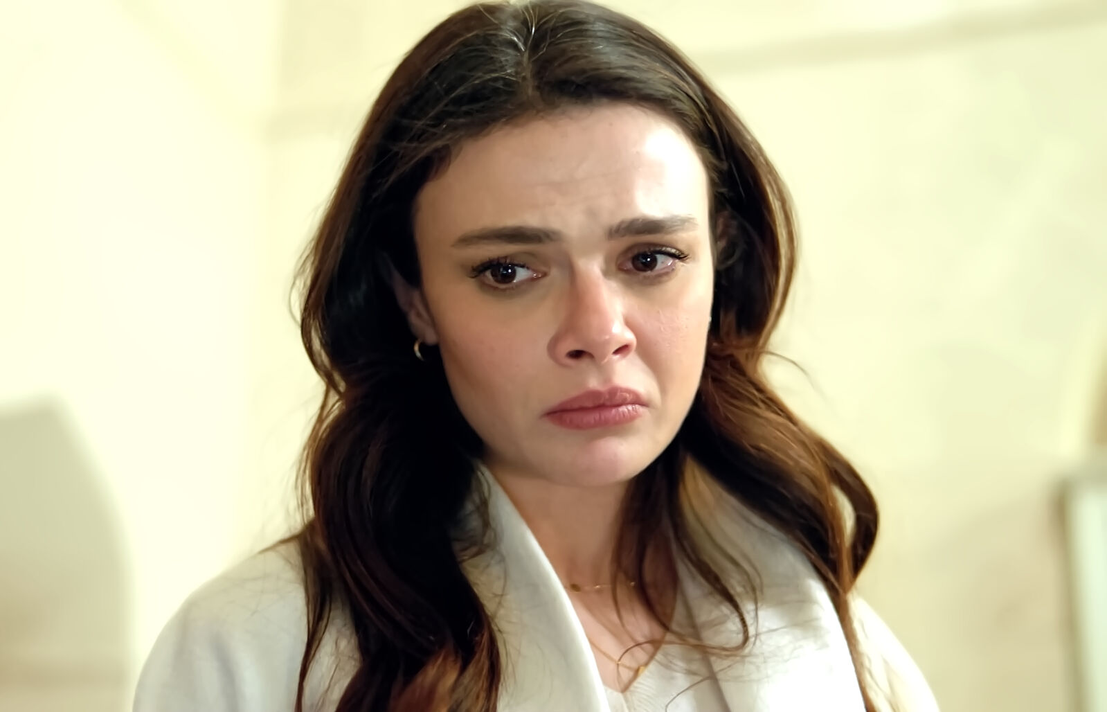 Mine estalla y destapa el pasado de Cihan ante Alya en En tierra lejana