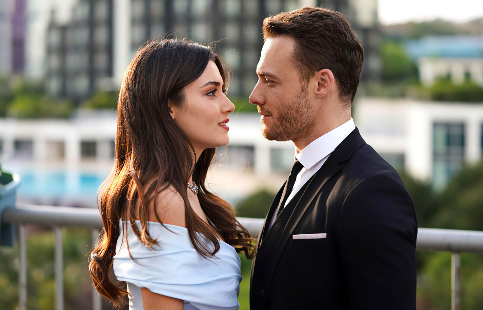 Hande Erçel y Kerem Bürsin se enamoraron en Love is in the air