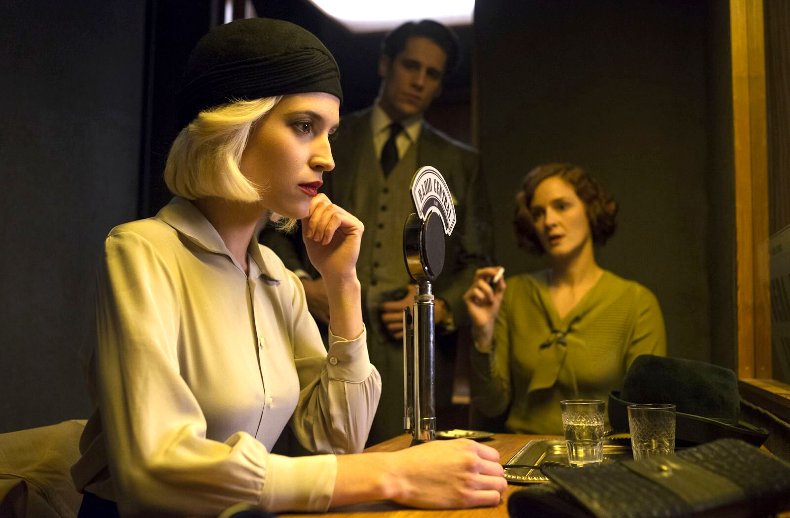 Ana Carlota Fernández como Carlota en Las chicas del cable