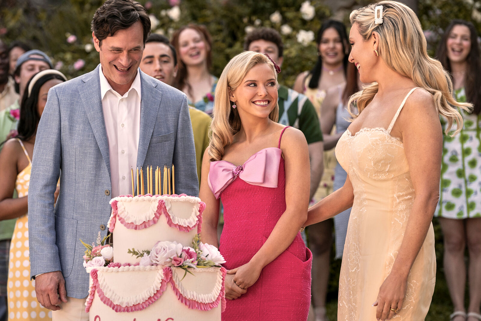 Lexi Minetree da vida a Elle Woods durante su etapa en el instituto