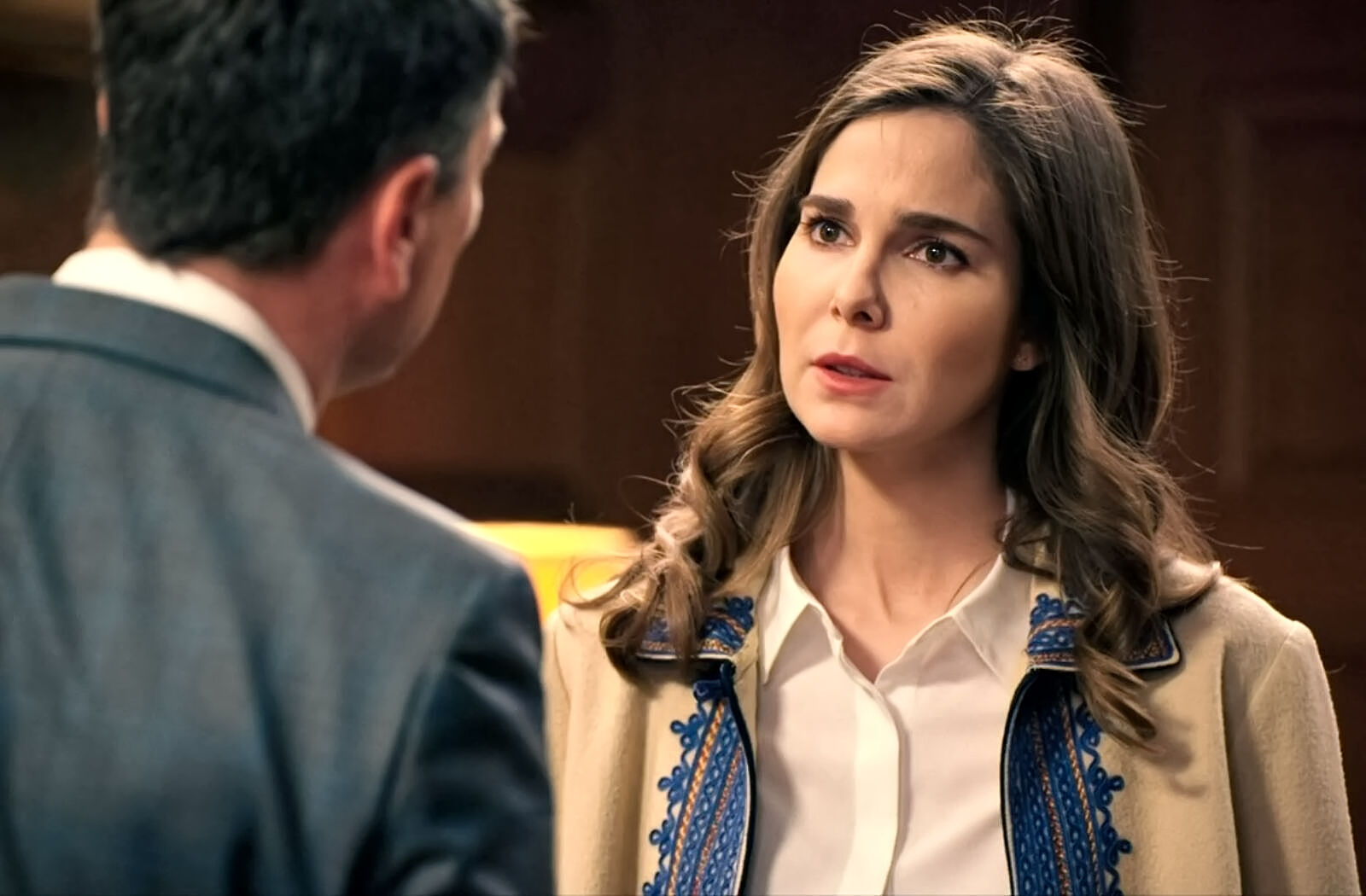 Gabriel increpa a Begoña por su amistad con Eduardo en Sueños de libertad
