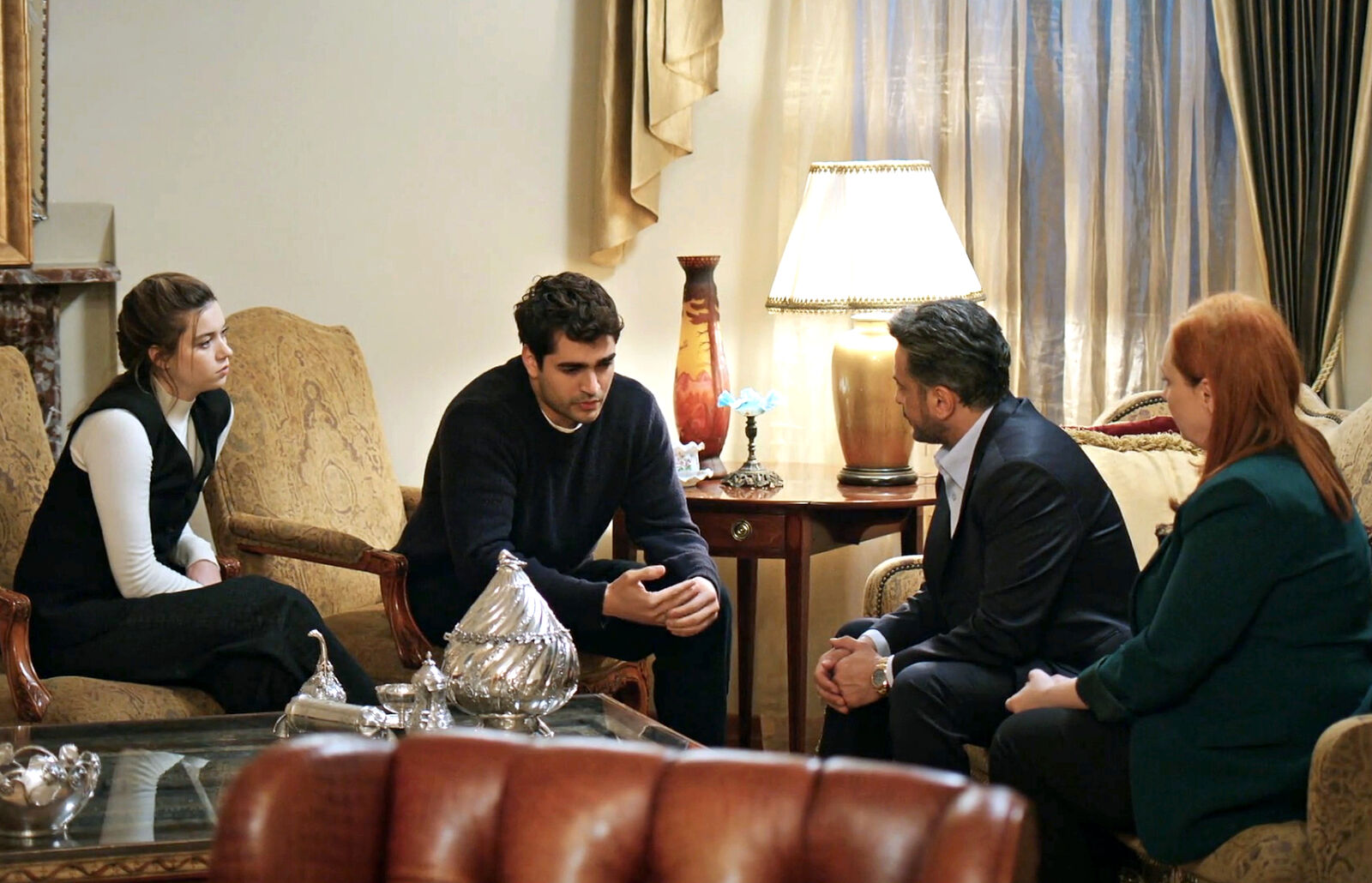 Ferit confiesa a la familia las intenciones de Halis en Una nueva vida