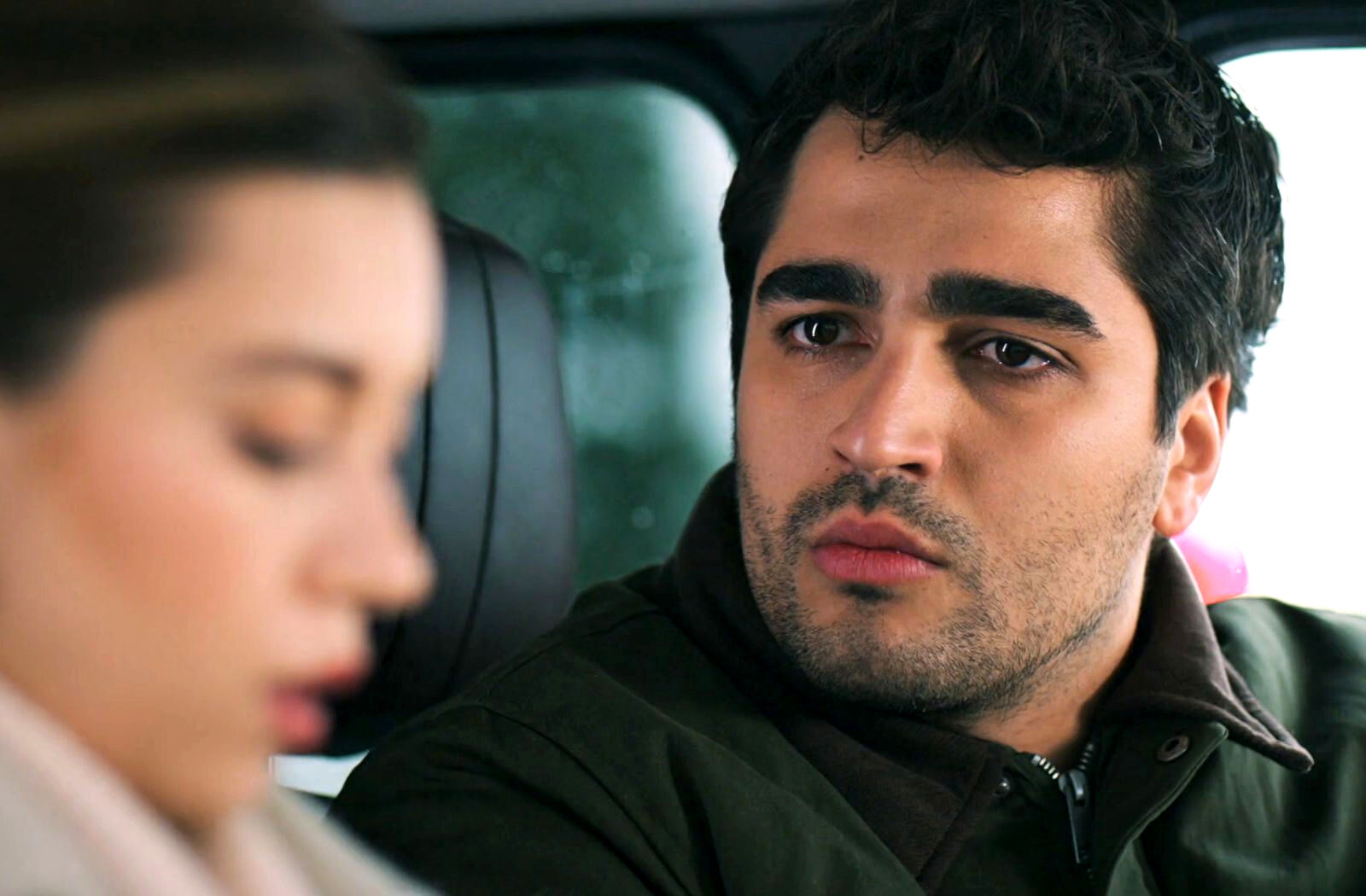 Ferit descubre que la vida de Seyran está en peligro en Una nueva vida