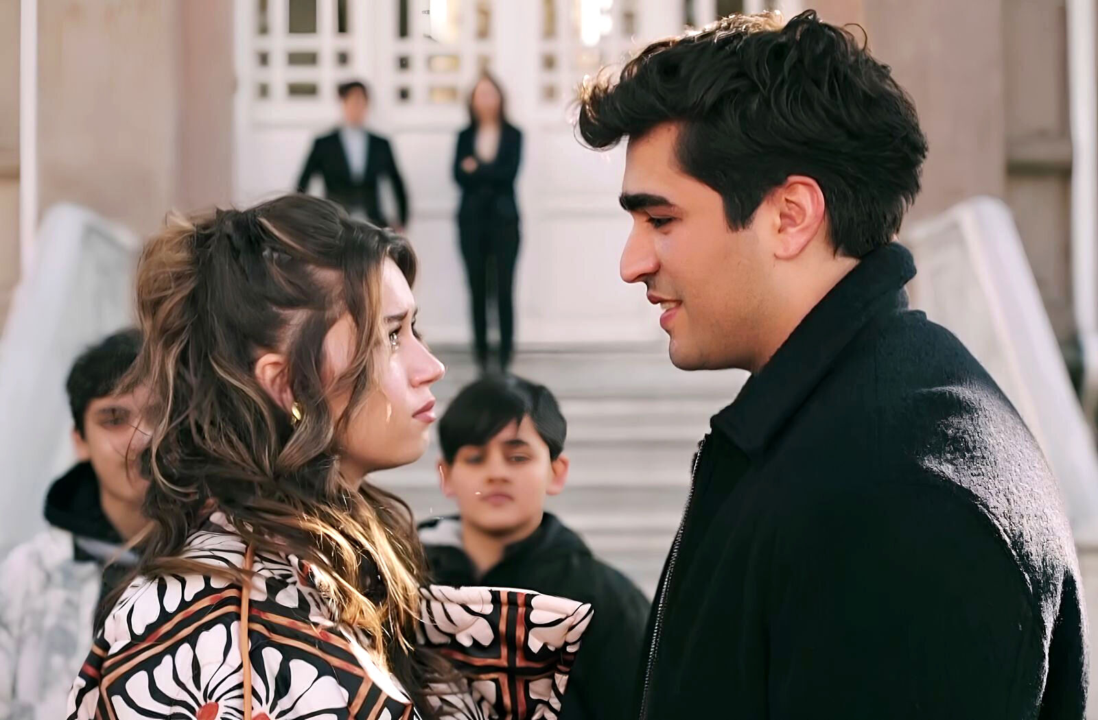 Ferit le pide matrimonio a Seyran en Una nueva vida