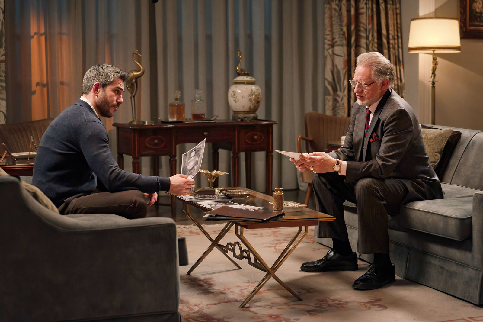 Damián conversa con Andrés en Sueños de libertad