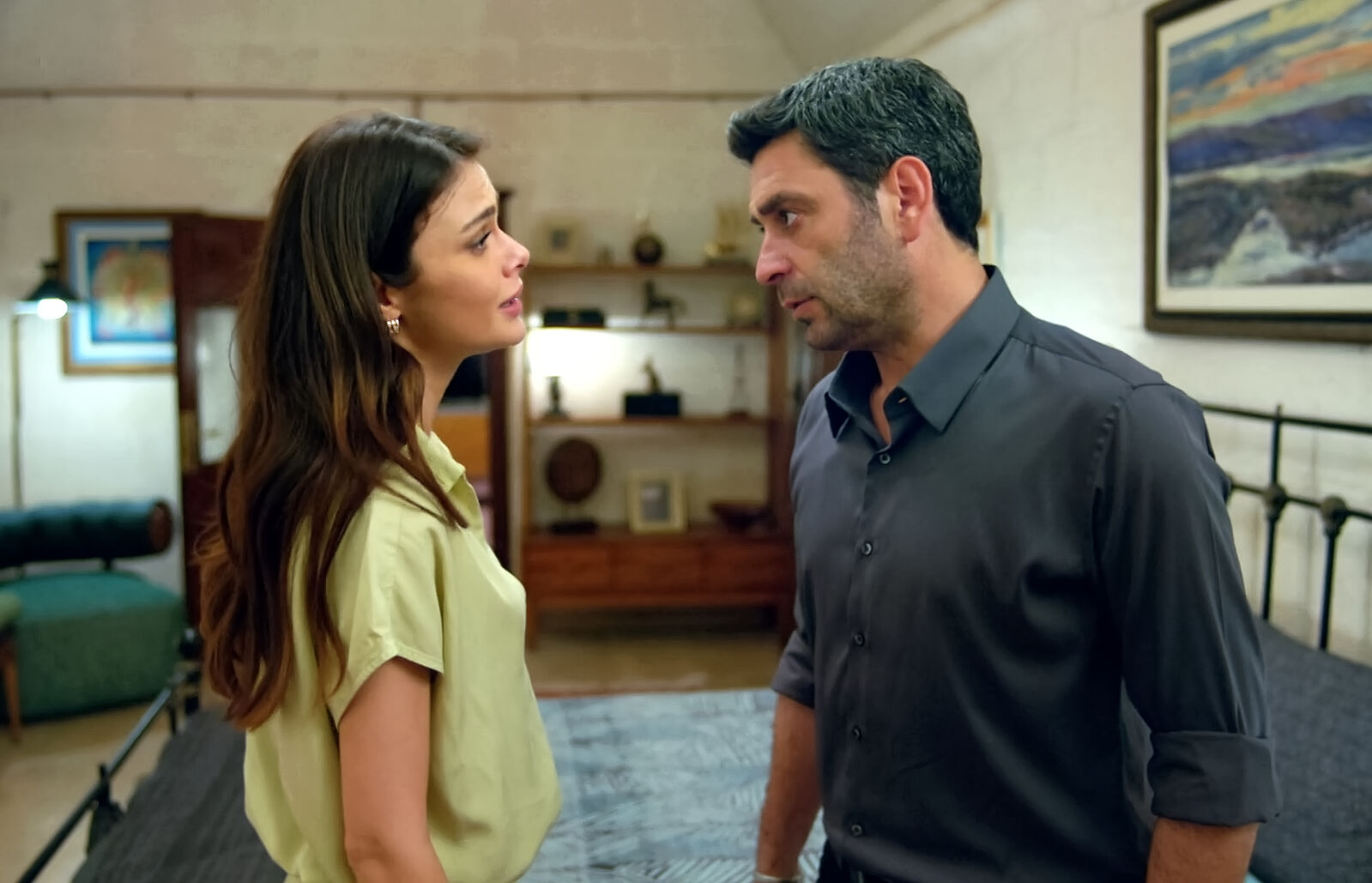 Alya cree que ha llegado el momento de marcharse con Deniz en En tierra lejana