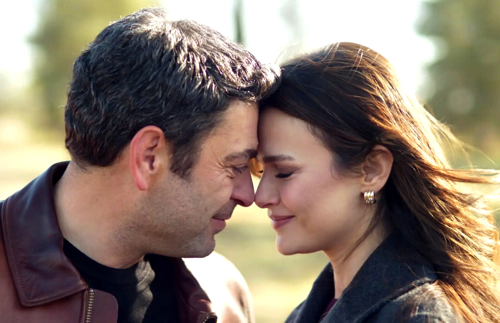 Cihan y Alya lucharán por su amor en la segunda temporada de En tierra lejana