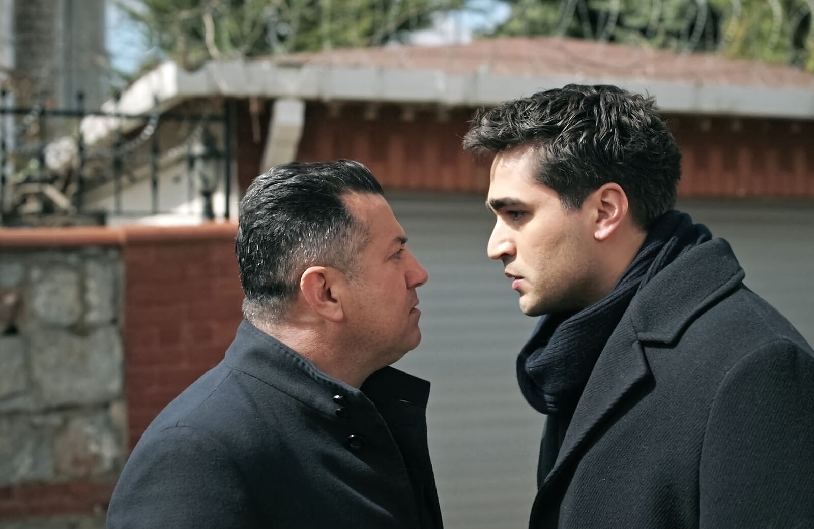 Ferit pierde los nervios con el fiscal tras el secuestro de Duru y Hatice en Una nueva vida