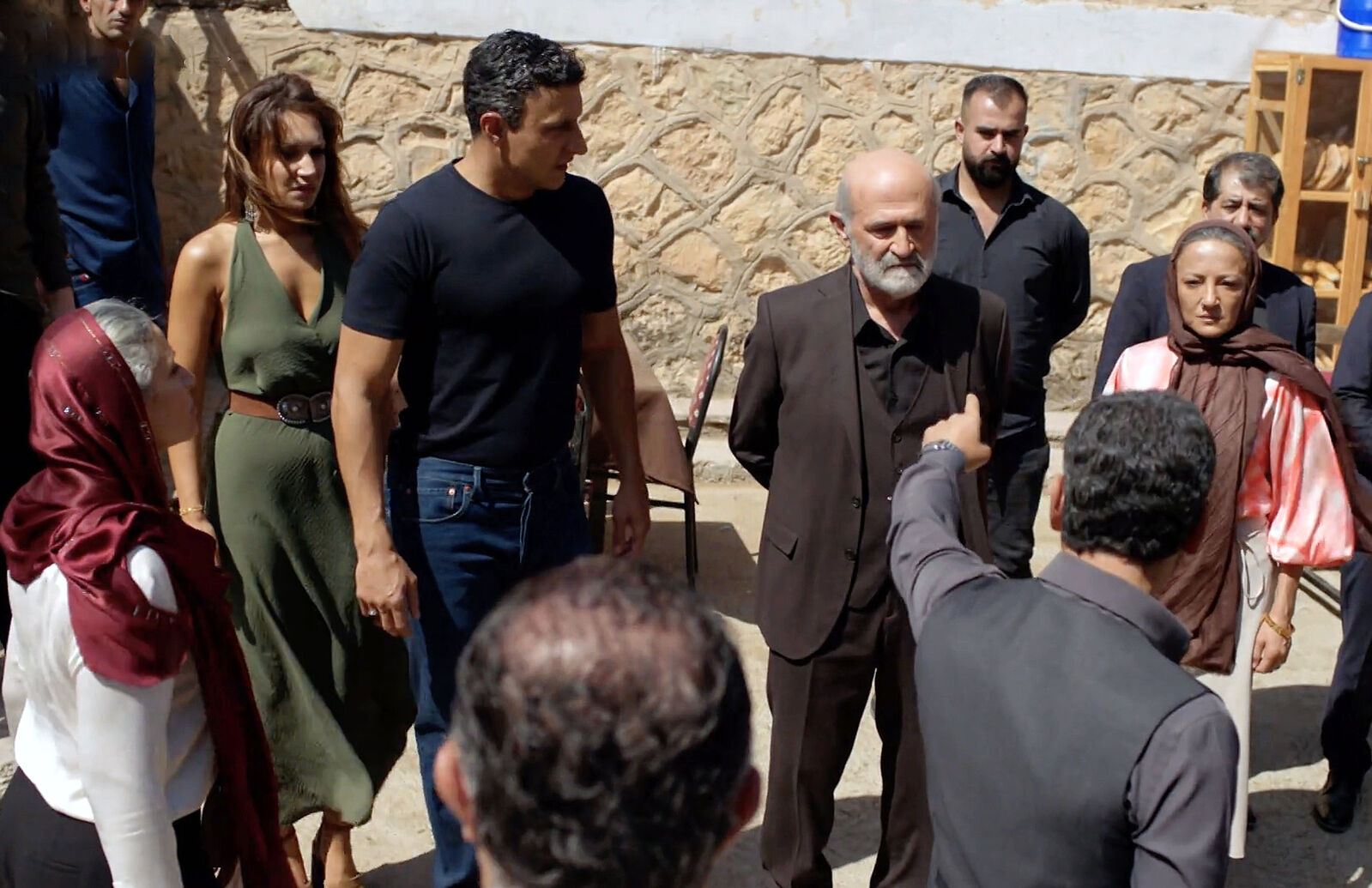 Ecmel provoca un enfrentamiento con Cihan en En tierra lejana