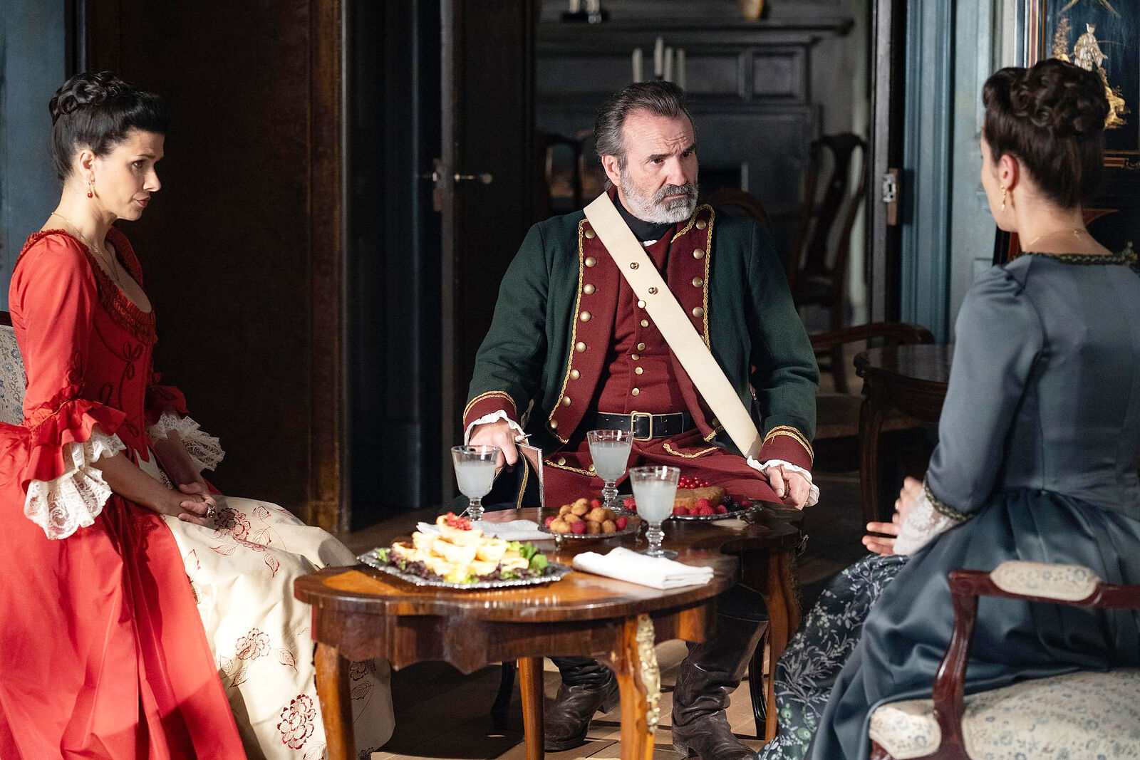 Victoria y Mercedes se reúnen con el capitán de la Santa Hermandad en el capítulo 475 de Valle Salvaje