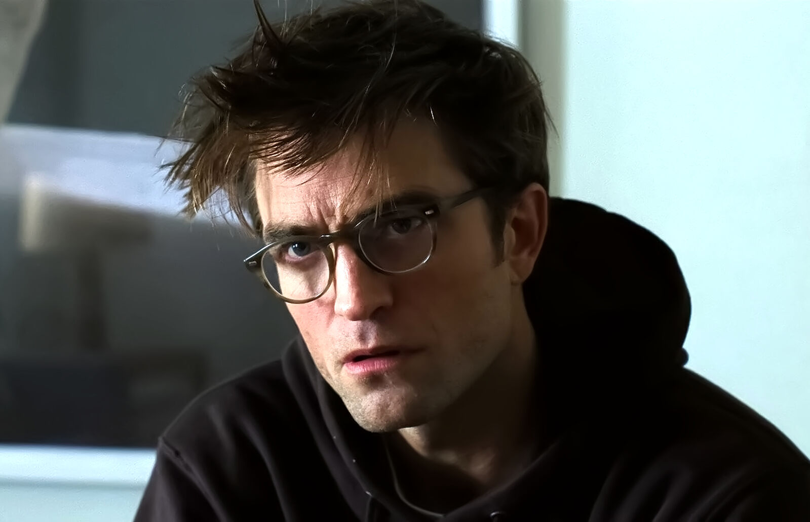 Robert Pattinson es Charlie en El drama