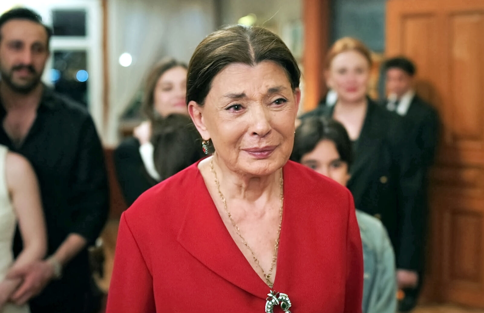 Hattuç y el resto de la familia reciben a Halis en Una nueva vida
