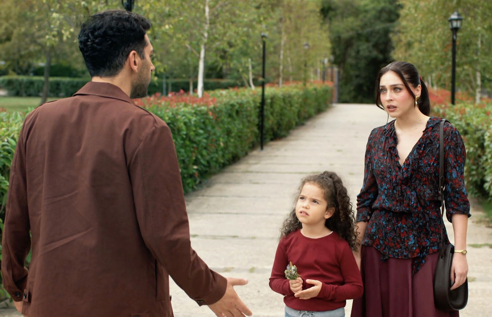 Zeynep se enfrenta a Serhat para que se haga cargo de la niña en El Secreto