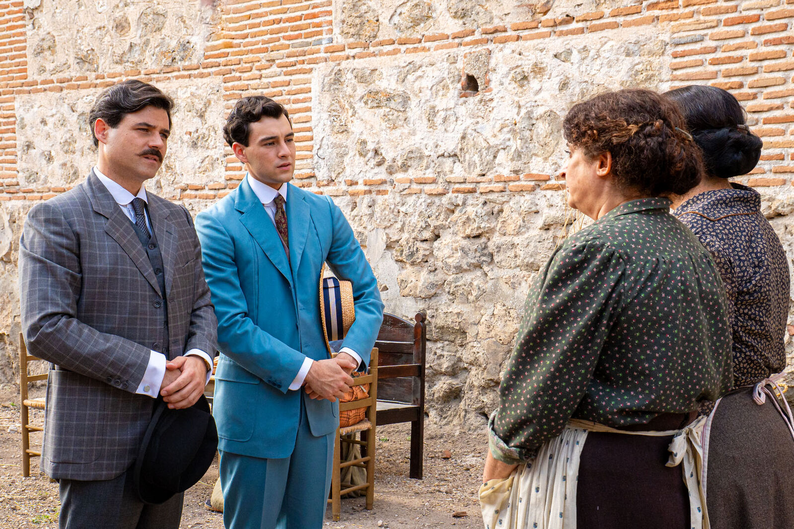 Manuel y Curro tienen una misión en La Promesa