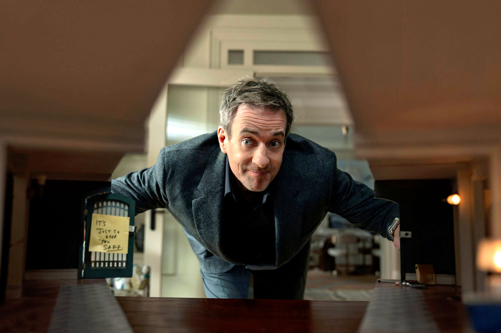 Matthew Macfadyen en La mujer miniatura