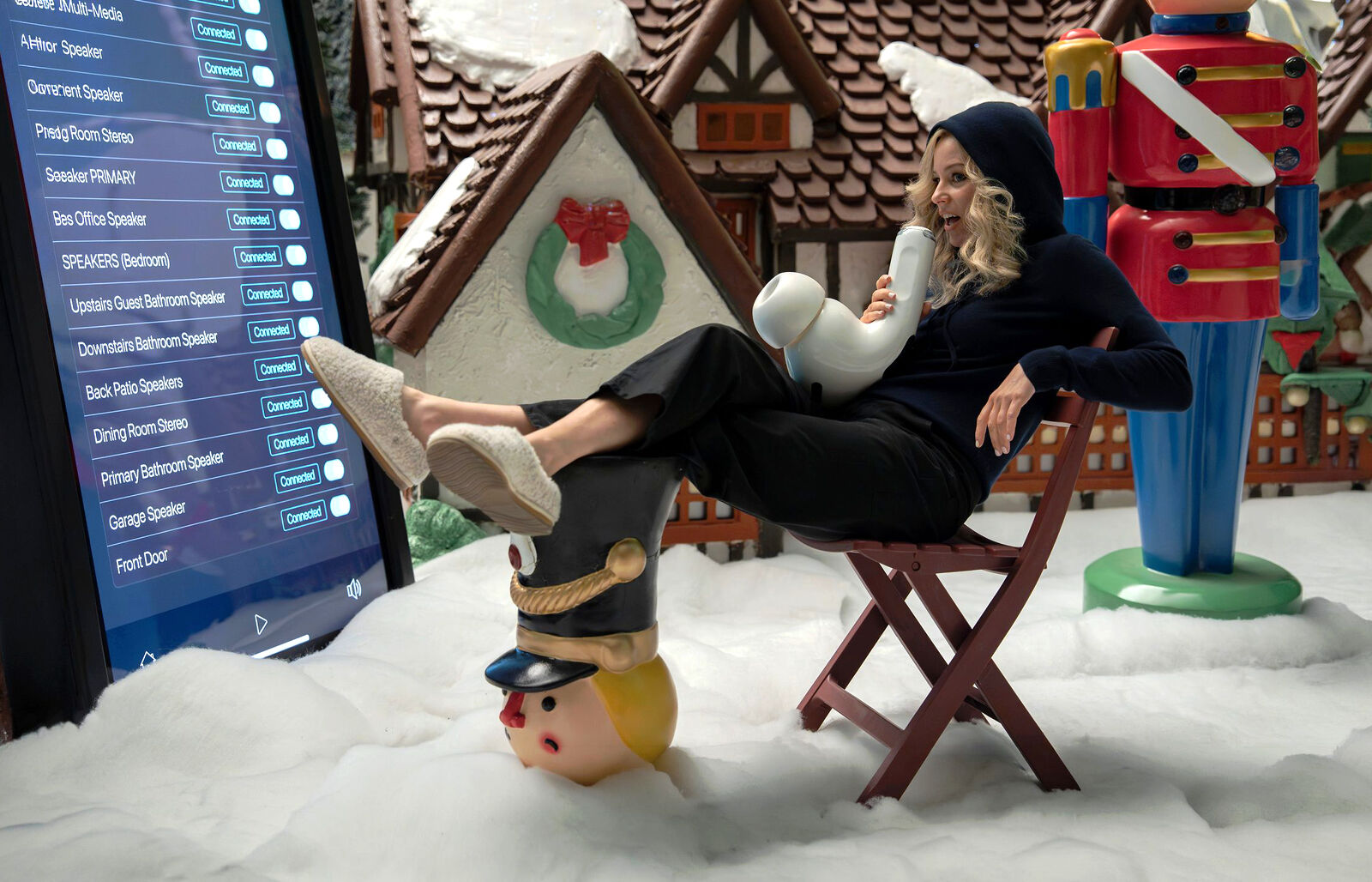 Elizabeth Banks mide solo 15 centímetros en La mujer miniatura