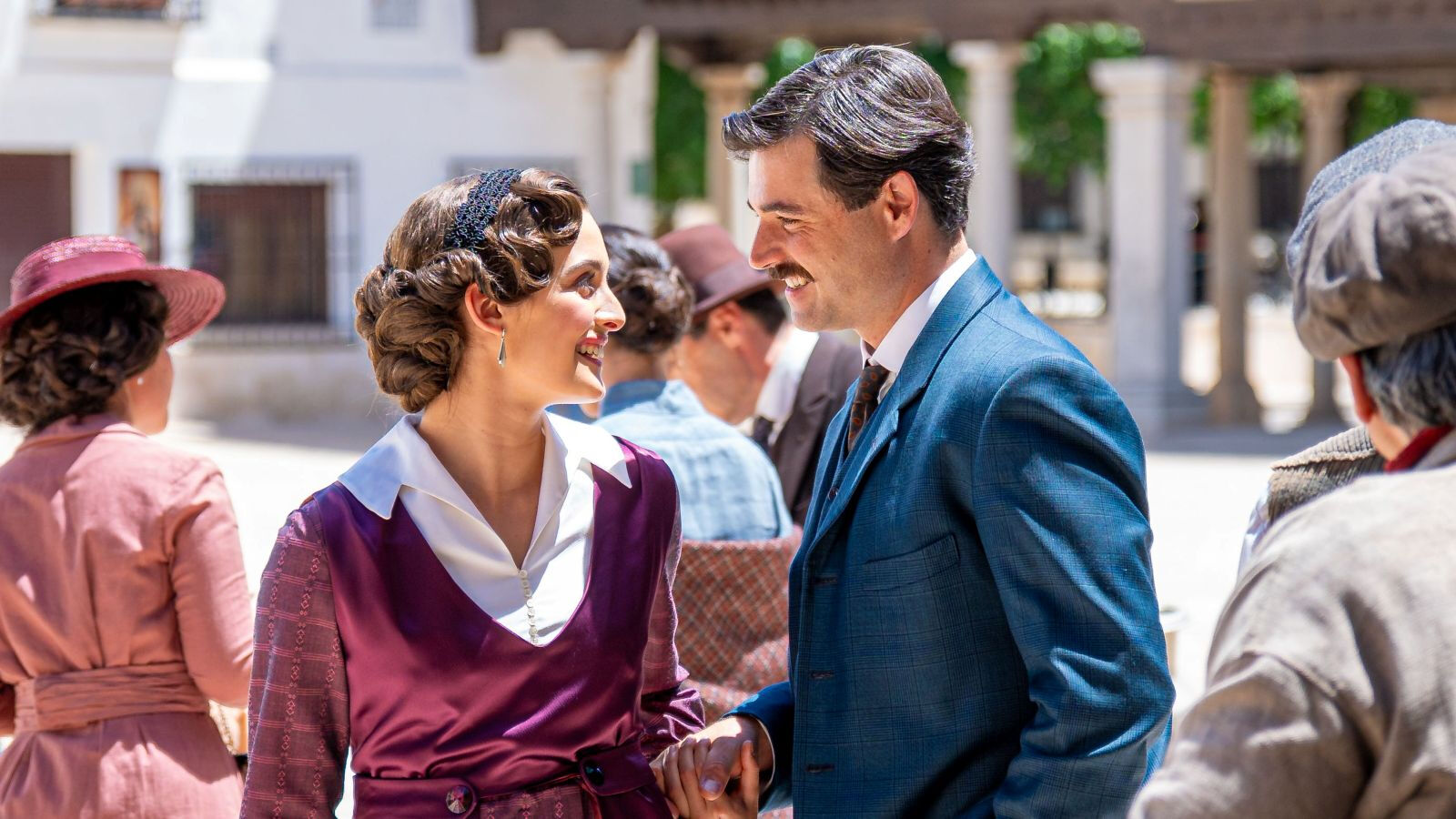 Manuel y Julieta, los protagonistas de una apasionada historia de amor prohibido en La Promesa