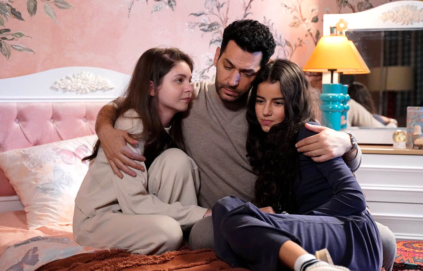 Serhat junto a sus hijas en El Secreto