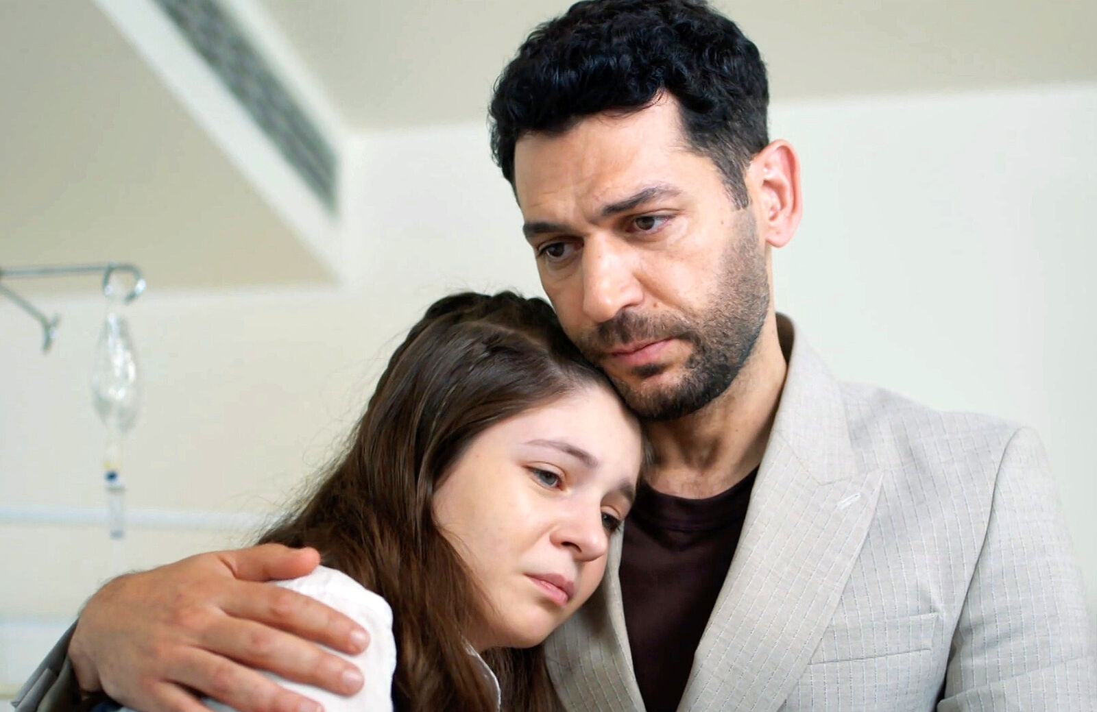 Serhat miente a Hayal sobre su madre en El Secreto