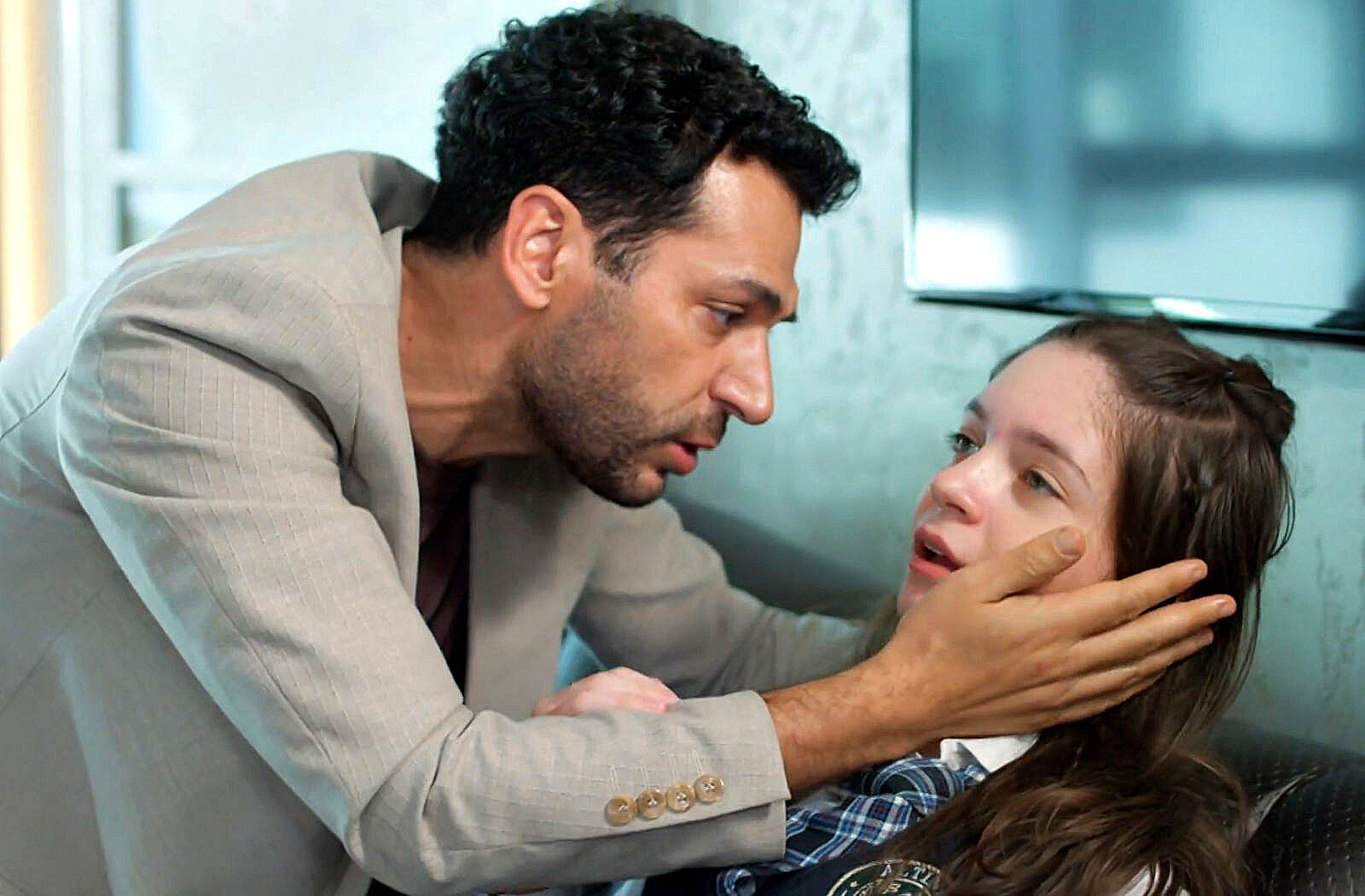 Hayal sufre una crisis de ansiedad en El Secreto
