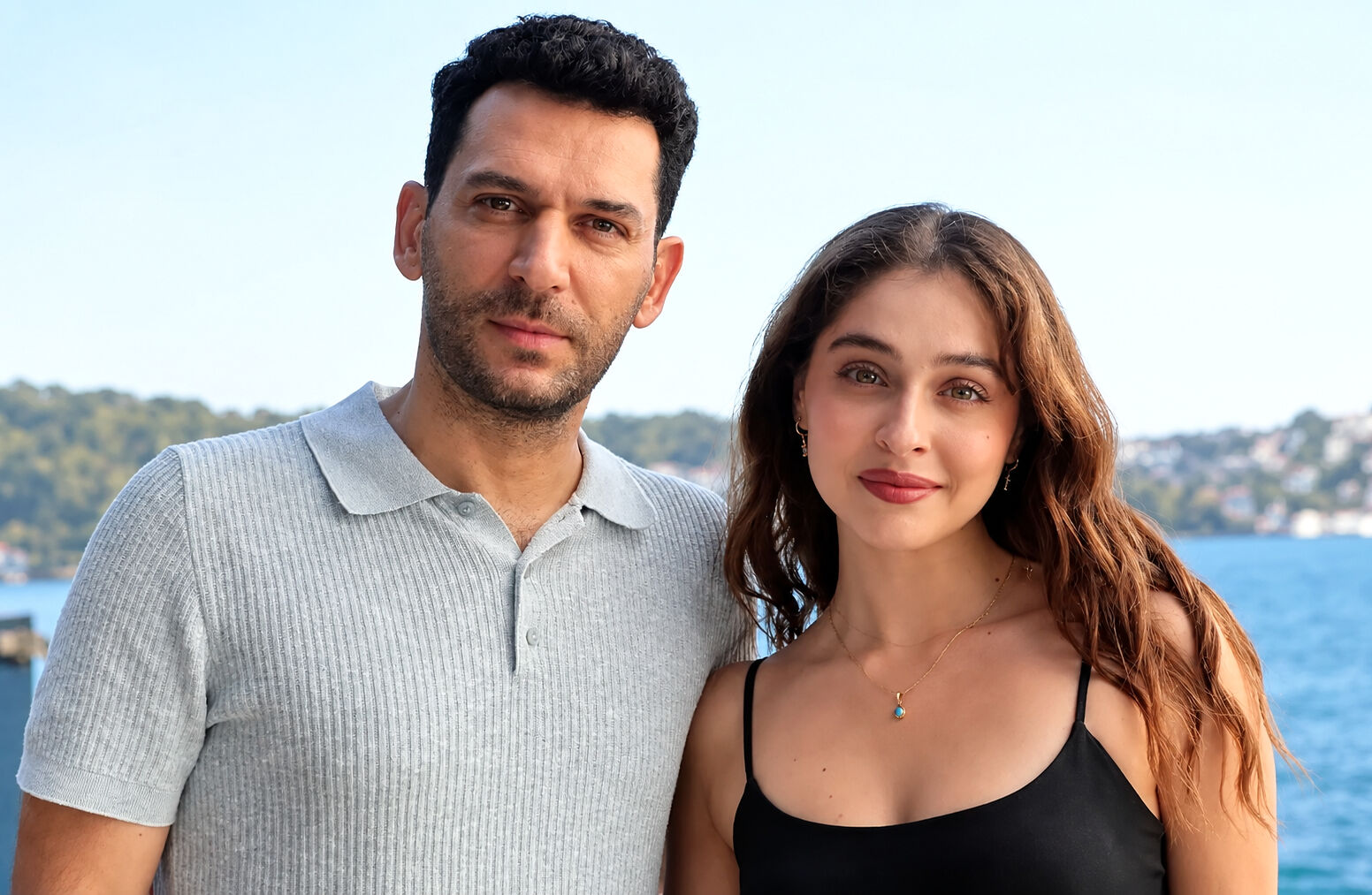 Fotos promocionales con los protagonistas de la serie turca El Secreto, que se llevan más de 20 años de diferencia