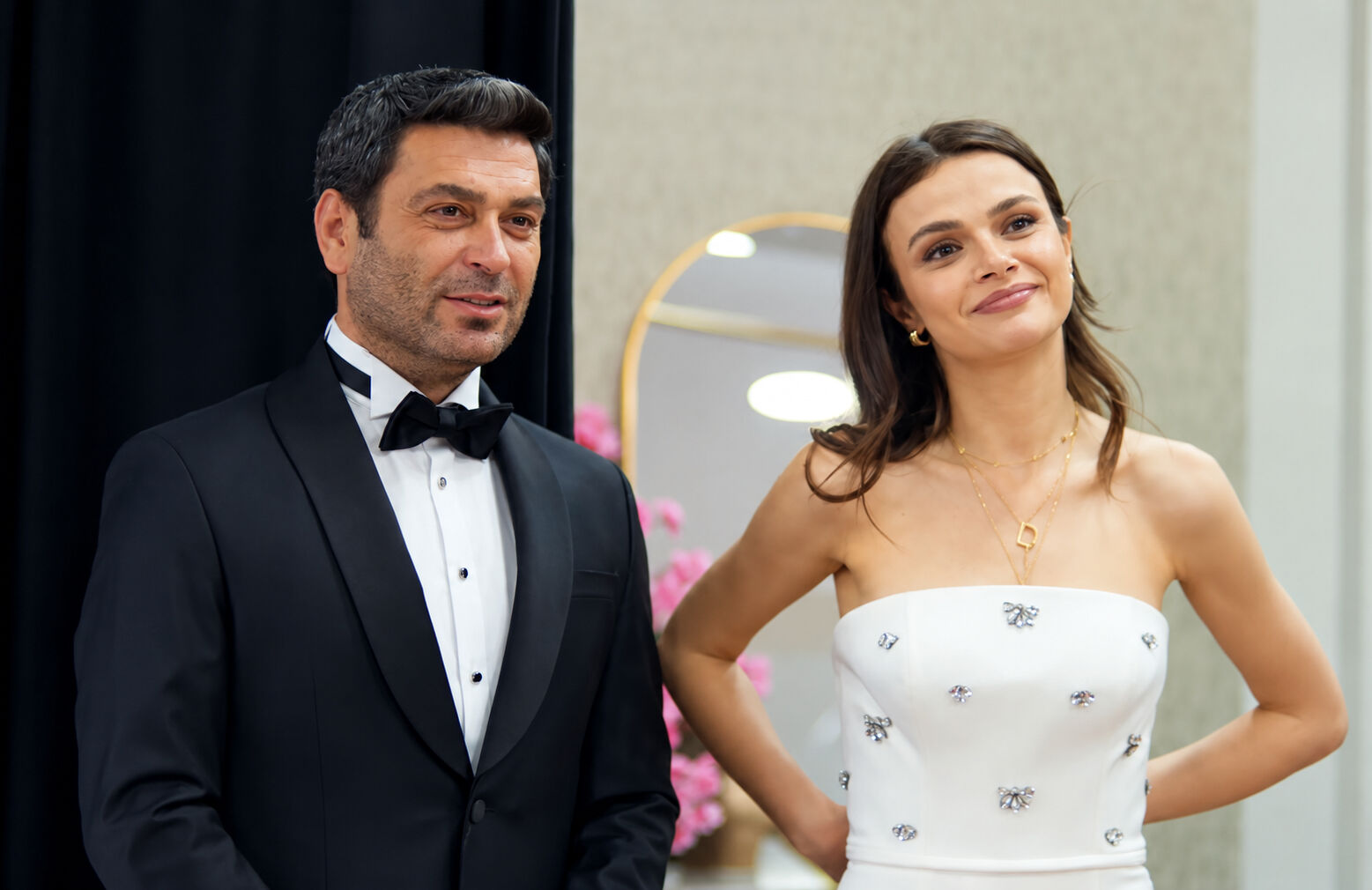 La pareja protagonista de En tierra lejana tiene una diferencia de edad de más de una década