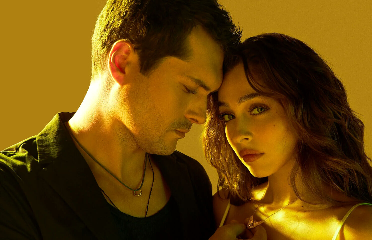 Cartel de Leyla, serie turca protagonizada por Cemre Baysel y Alperen Duymaz