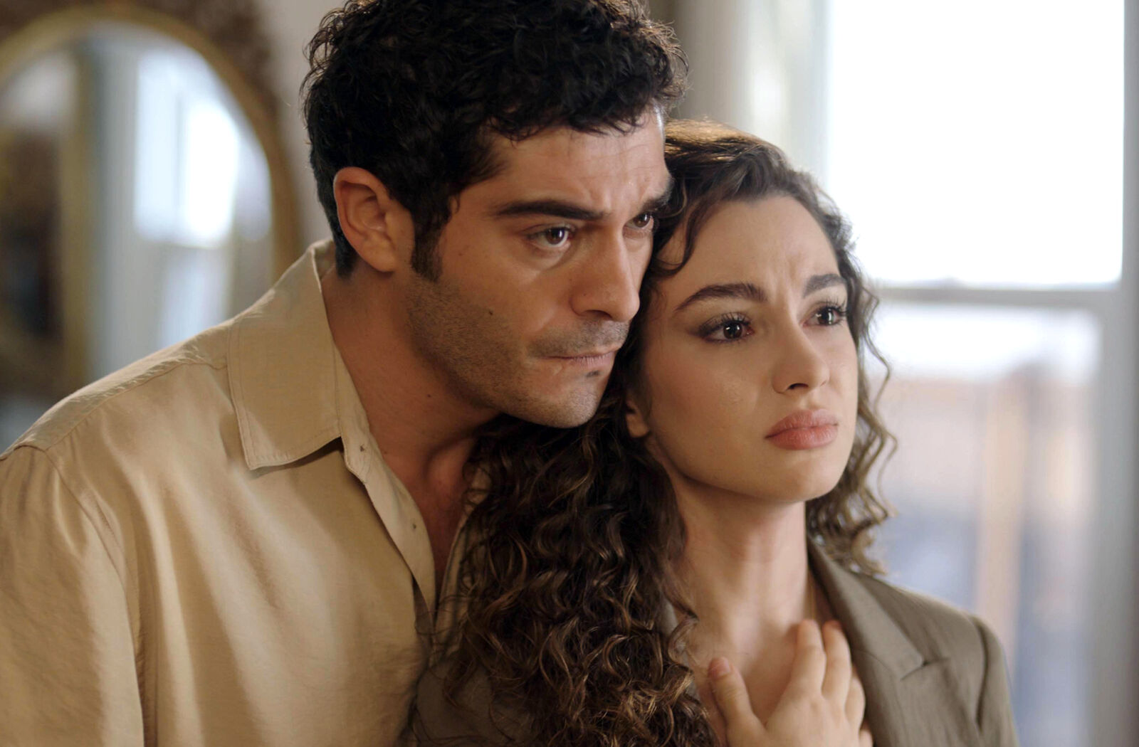 Burak Deniz y Su Burcu Yazgı Coşkun protagonizan Cuento de una noche
